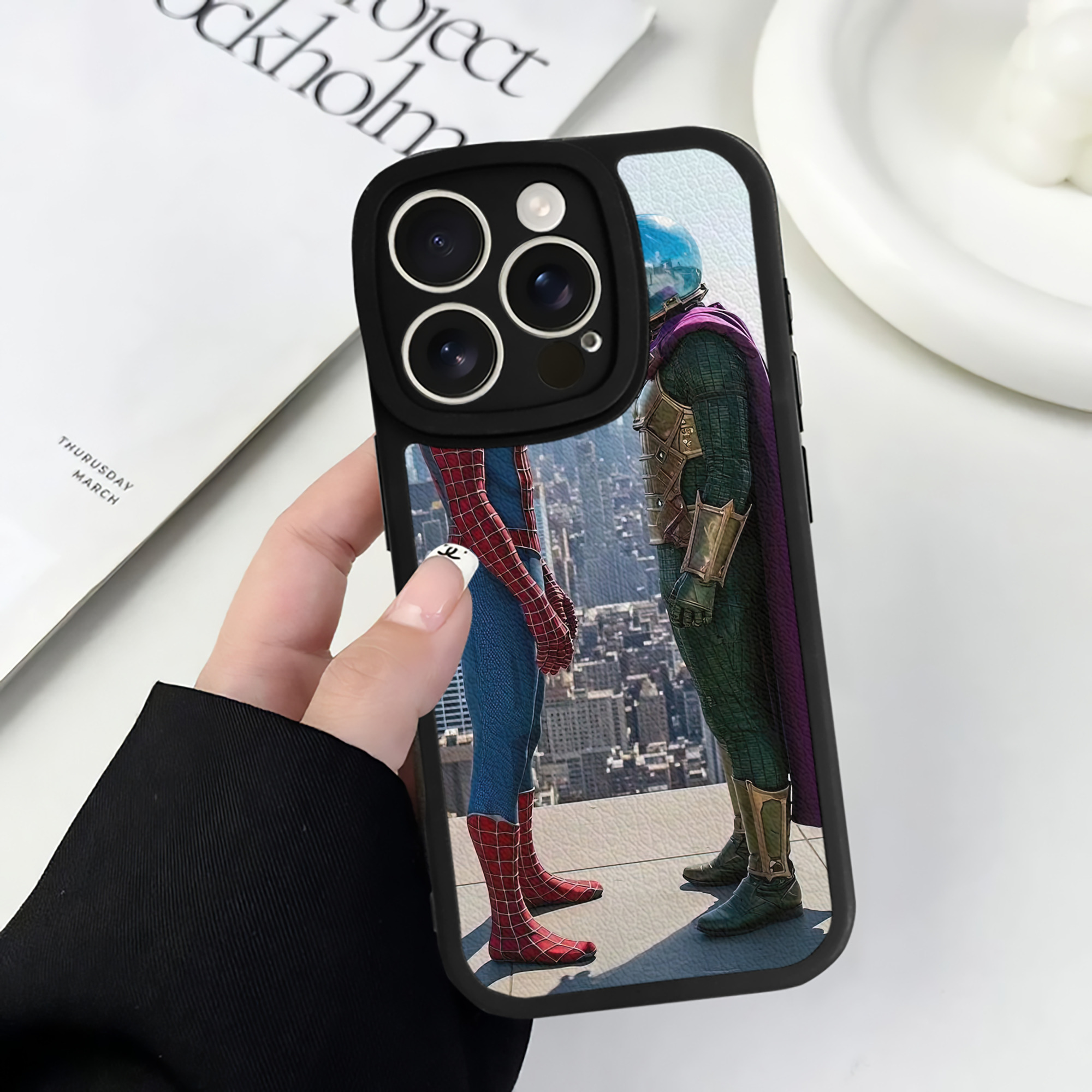 （画像用） Spider Man スパイダーマン 【iPhone 16シリーズ対応】シリコンスマホケース（レザー調） 材質：シリコン